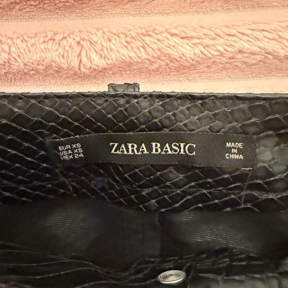 Zara Black Snakeskin Leather Skirt with Slit - Picture 4 of 4